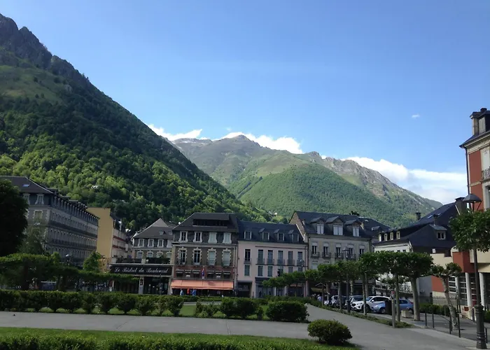Jolie Aux Estives Vue Montagne